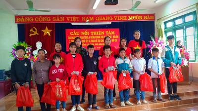 Cầu nối Thiện Tâm Hà Nội đã giúp đỡ, tặng quà tết 2019, hỗ trợ hàng tháng cho các em học sinh mồ côi, có hoàn cảnh đặc biệt